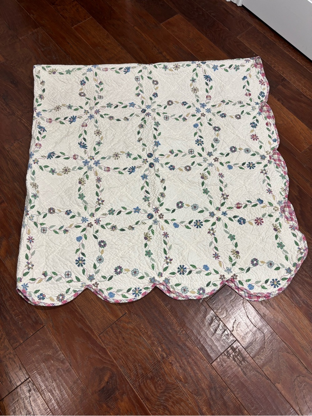 Scalloped Floral Vine Quilted Throw - White with Multi Floral Trim